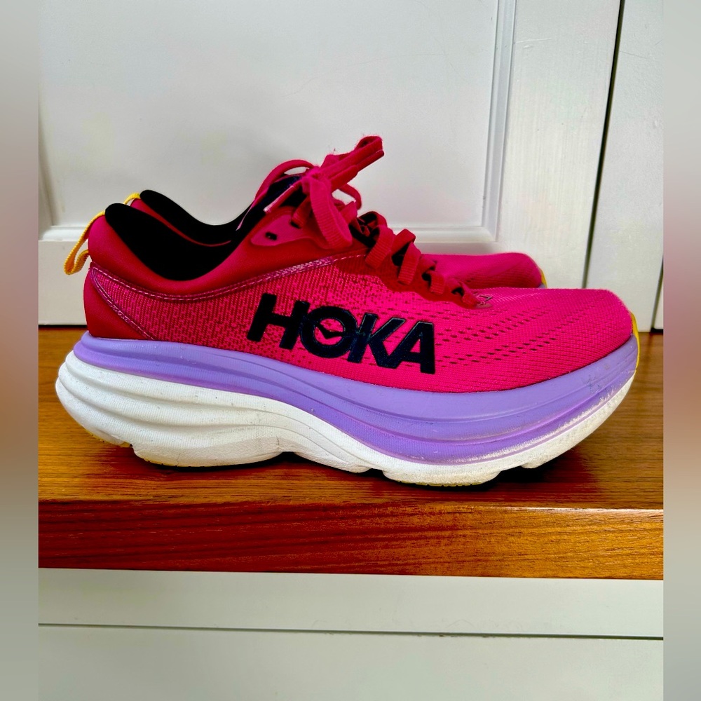 EUC HOKA BONDI 8 🙂